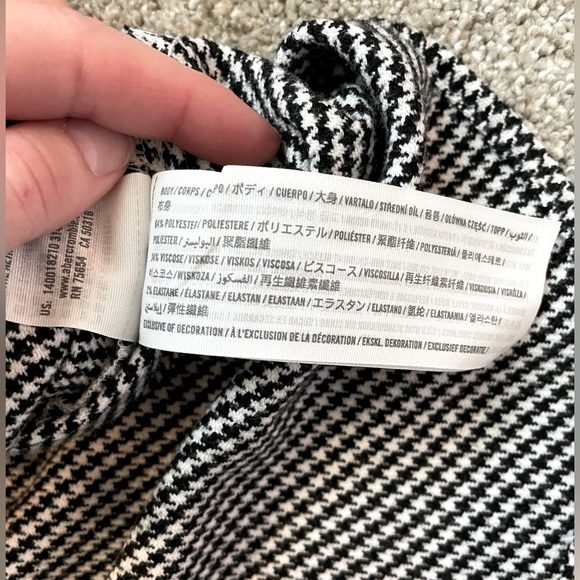 Perfect for 🍁 Oversized button up. 2 pockets on the side and two on the front. - Picture 3 of 3